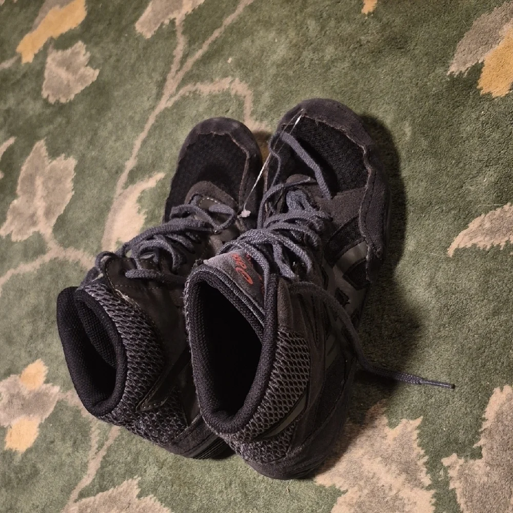 Asics Men's Black and Gray Athletic Shoes
